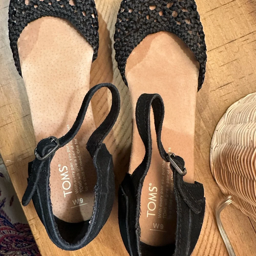 Tom's Platform Wedge Black Woven Crochet Shoes Women's Size 9W